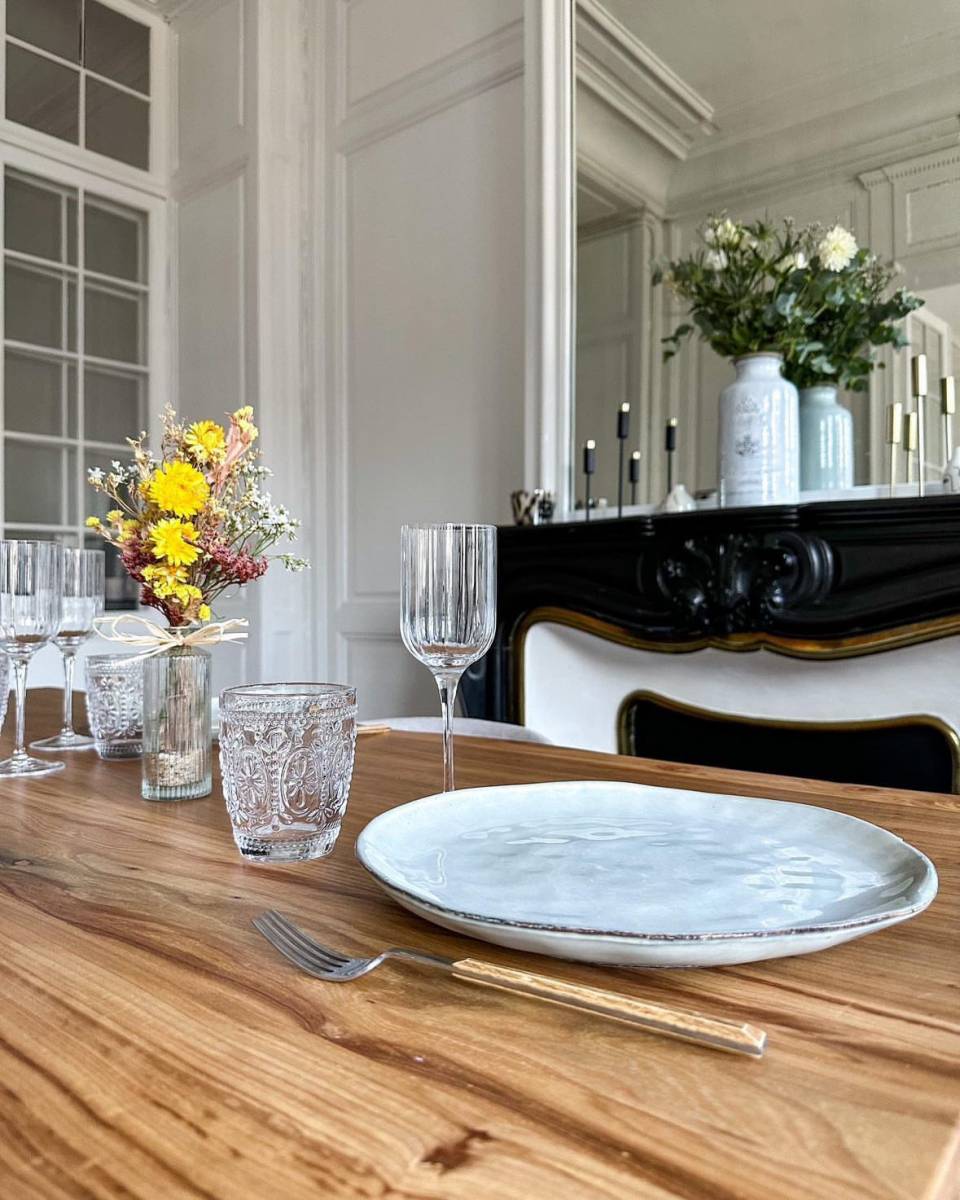 Table de salle à manger Bordelaise en bois massif 