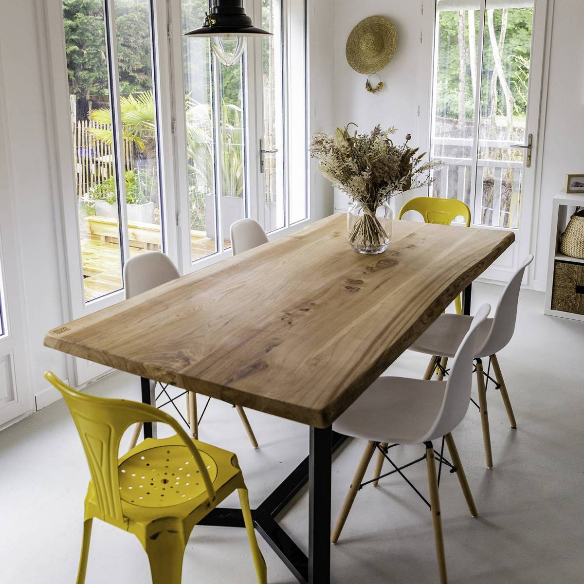 Grande table en bois massif pour halles à Toulouse