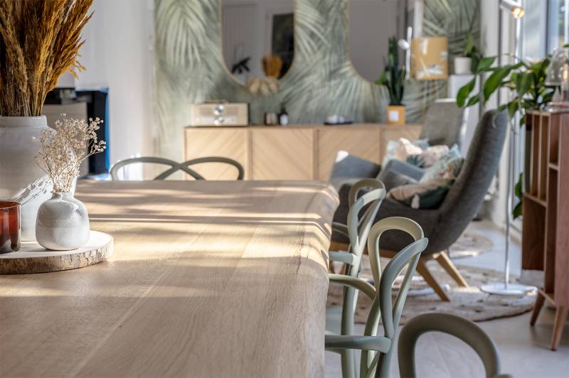 Table en bois massif sur mesure avec pied central mikado