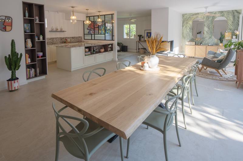 Table en bois massif sur mesure pour maison de prestige à Cannes